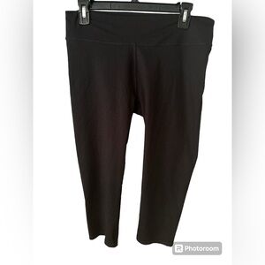 Fabletics Leggings Capri Length Size Large